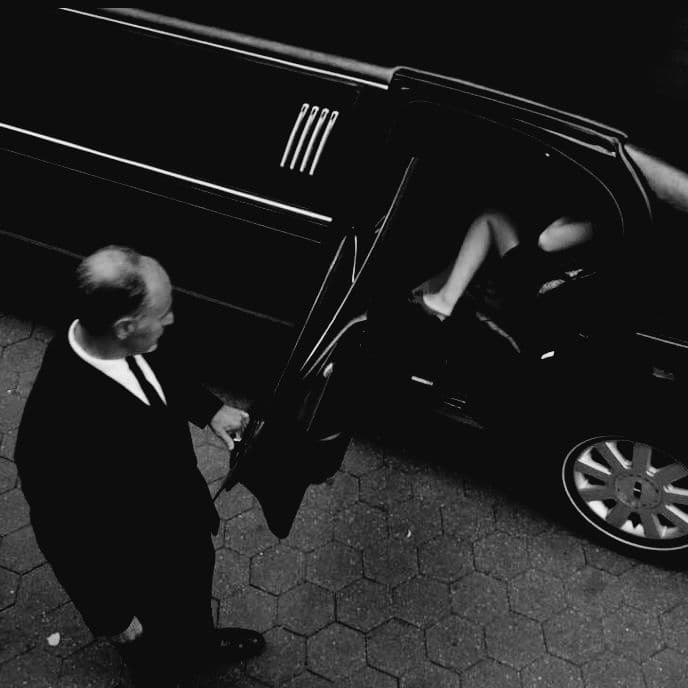 One-way urban chauffeur service luxury vehicle