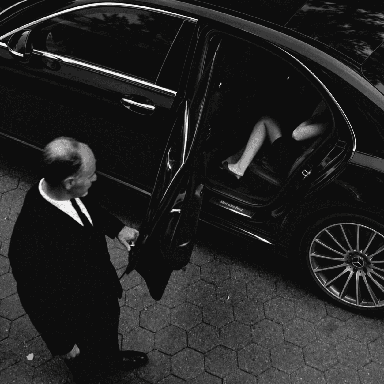 Hourly chauffeur service luxury vehicle